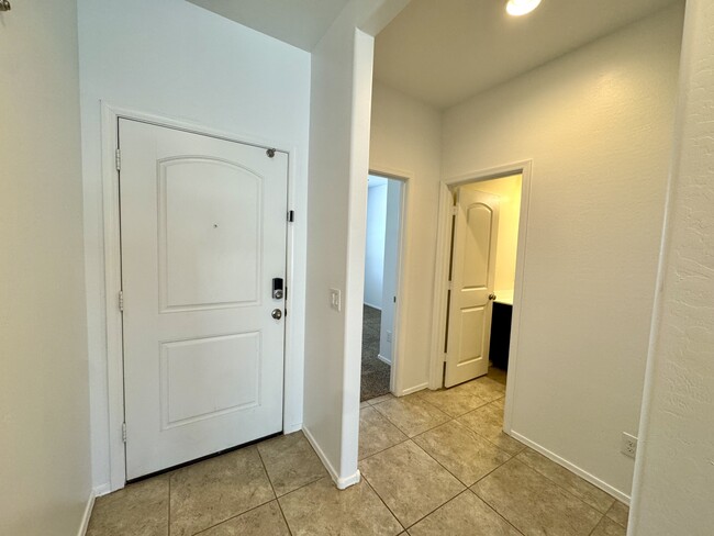 Building Photo - 17875 N Pietra Rd