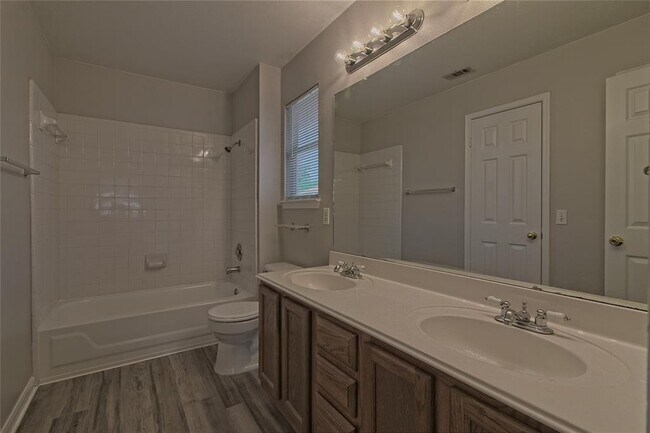 Building Photo - 300 Caladium Ct