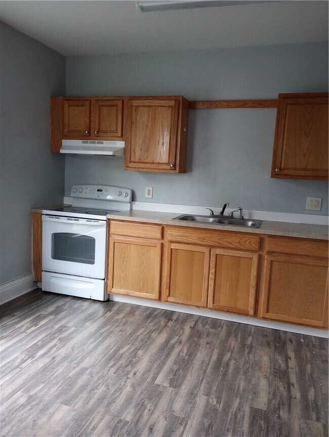 Building Photo - 364 W Gray St