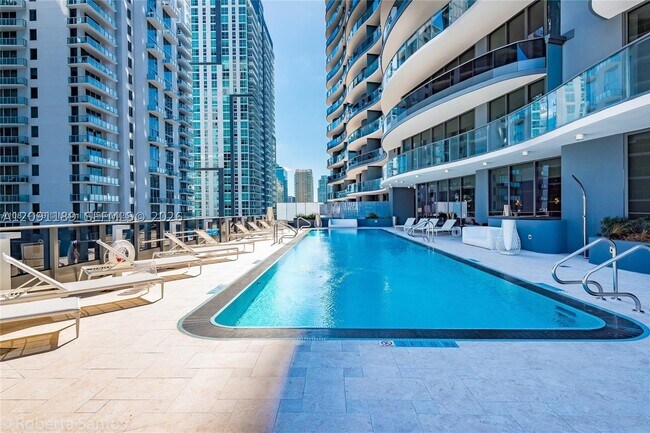 Building Photo - 1000 Brickell Plaza