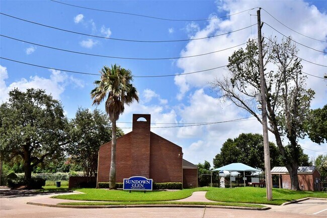 Building Photo - 2910 Walnut Springs Dr