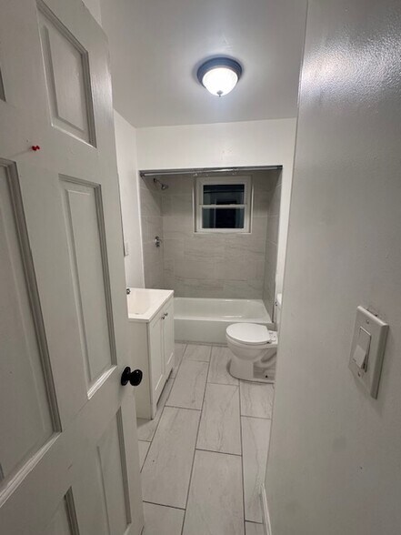 Building Photo - 21 Barrett St