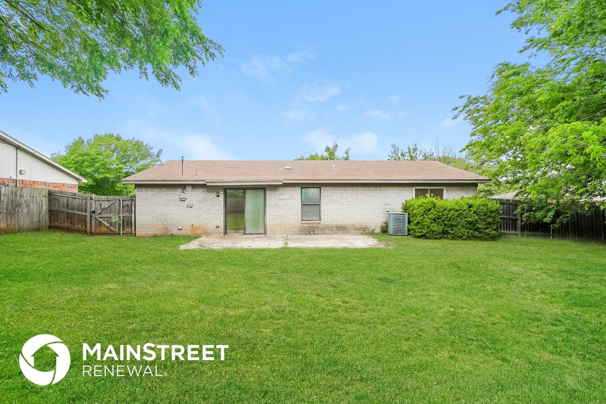 Building Photo - 728 Poe St