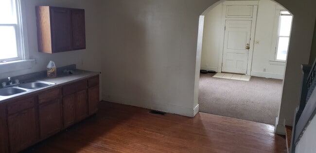 Kitchen looking into the family room and front door - 921 E 7th St
