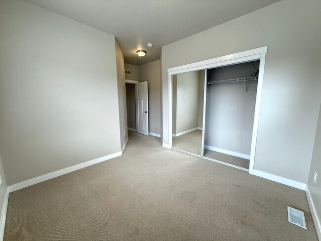 Building Photo - AVAILABLE JULY 1ST | 3 BED | 2.5 BATH | $2,295/MO