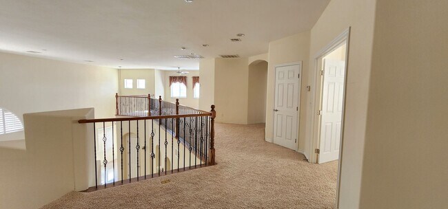 Building Photo - Spacious 5-Bedroom Home in Gated Las Vegas Community