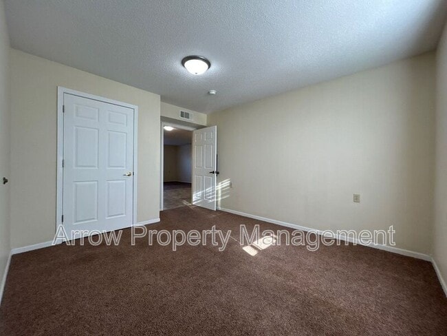 Building Photo - 1009 W 14-1