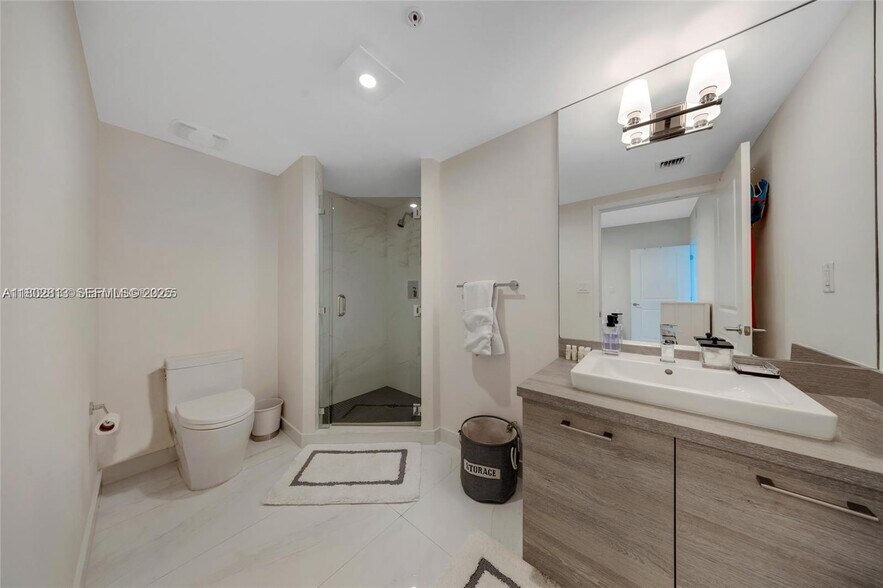 Building Photo - 400 Sunny Isles Blvd