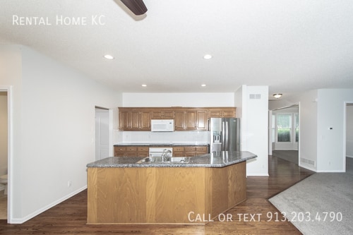 Building Photo - 9105 W 132nd Terrace