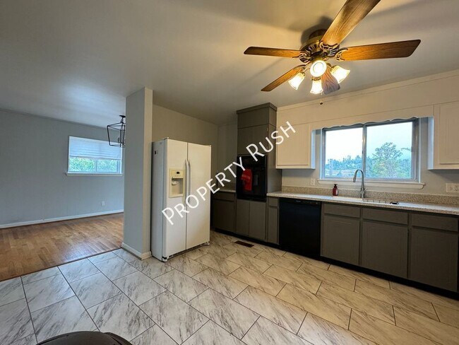 Building Photo - 2307 Arroyo Dr