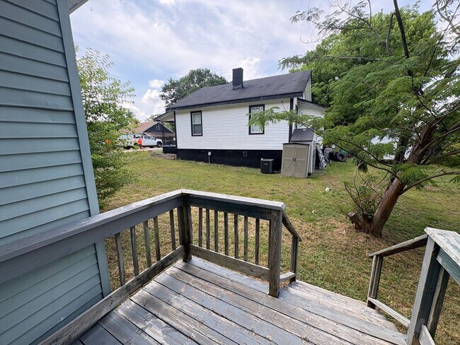 Building Photo - Charming Home Near Downtown Greer