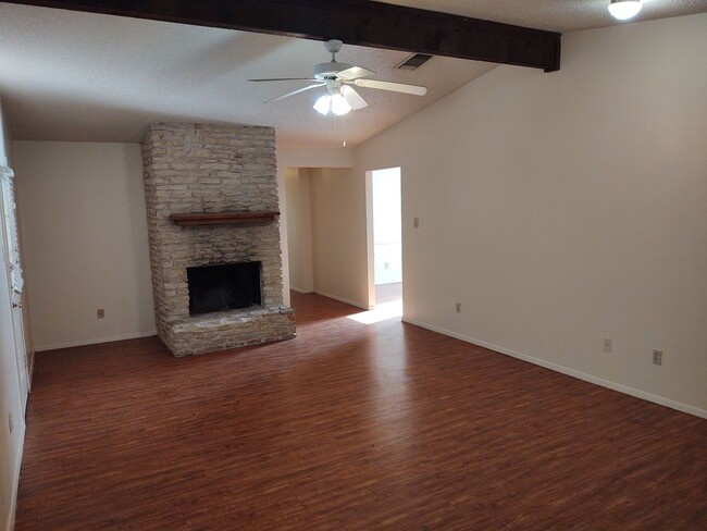 Primary Photo - 240-242-242 Craddock Ave