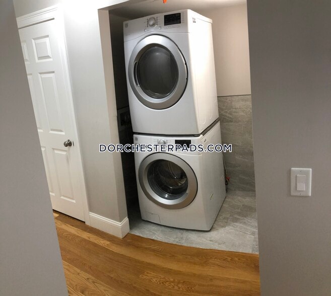 Building Photo - 273 Hancock St