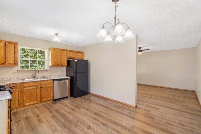 Building Photo - 1324 N Forest Ave