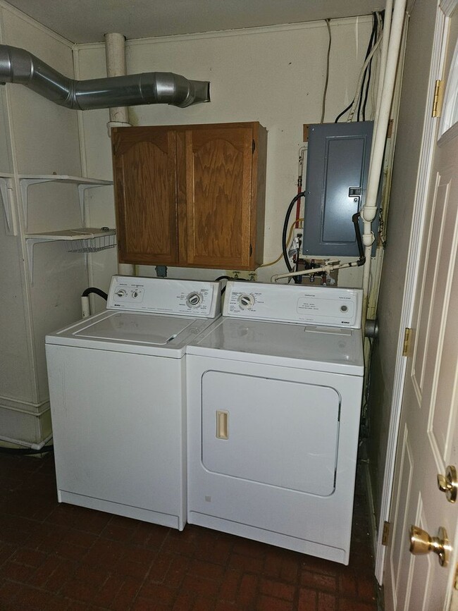 Building Photo - 2 bed, 1 bath, Mishawaka