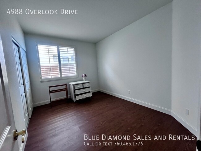 Building Photo - 4988 Overlook Dr