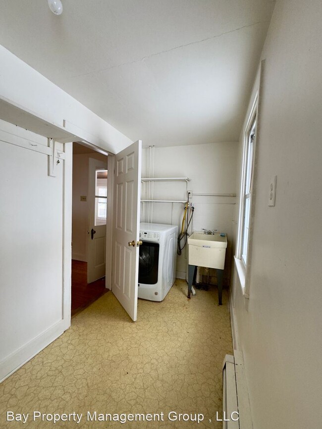 Building Photo - 3 br, 1 bath House - 204 Dairy Rd.