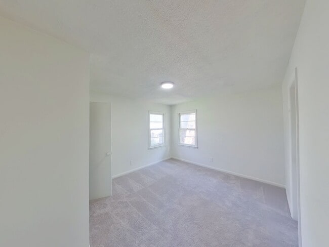 Building Photo - 2811 W 3rd St N