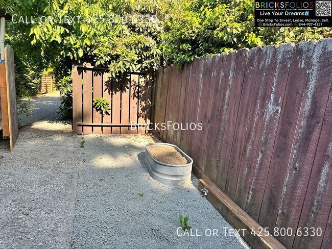 Building Photo - 11539 Corliss Ave N
