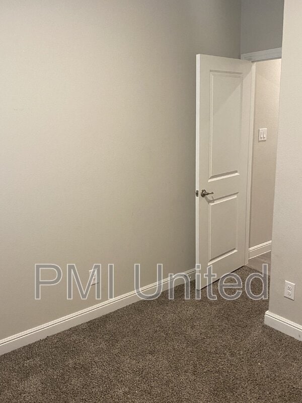 Building Photo - 249 Irish Moss Dr