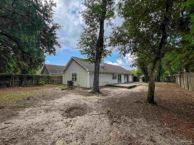 Building Photo - 8101 Treetop Ln