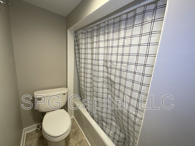 Building Photo - 218 N Pitt St