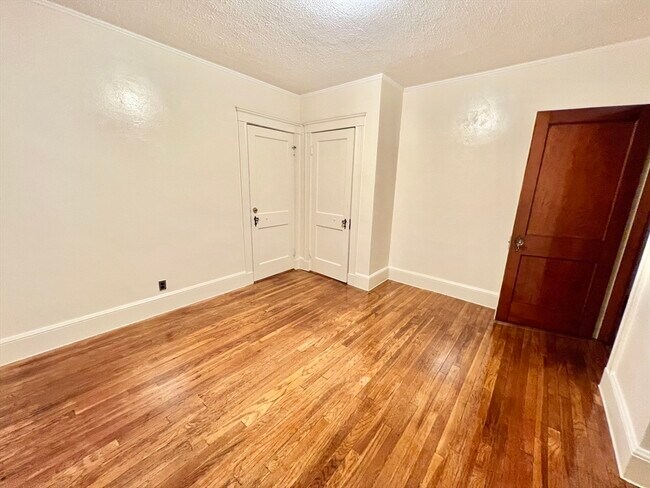 Building Photo - 5 City View Rd