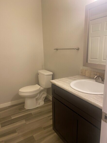 Building Photo - 826 Hardy Springs Cir