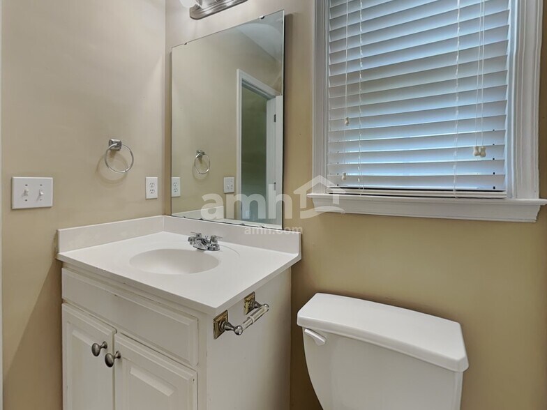Building Photo - 4909 Heritage Woods Ct
