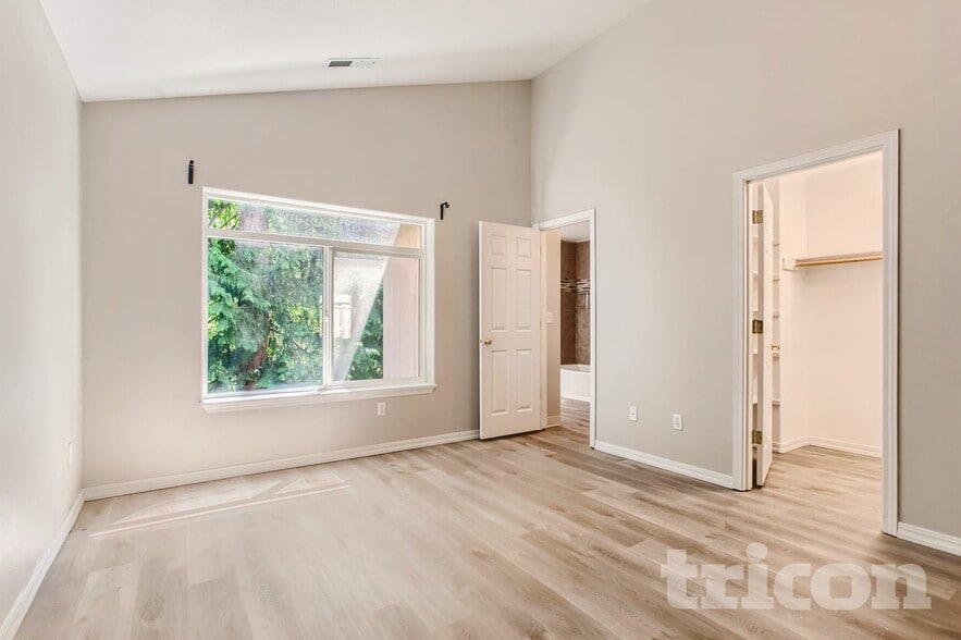 Building Photo - 7535 SW Onnaf Ct