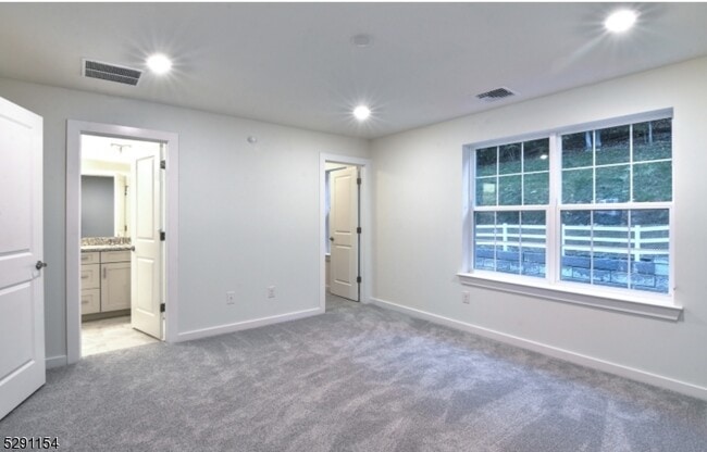 Building Photo - 702 Parkview Ln