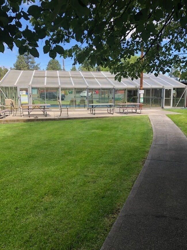 Building Photo - Large Studio Condo on Deschutes w/river trail access, minutes to downtown, heated pool, and cover...