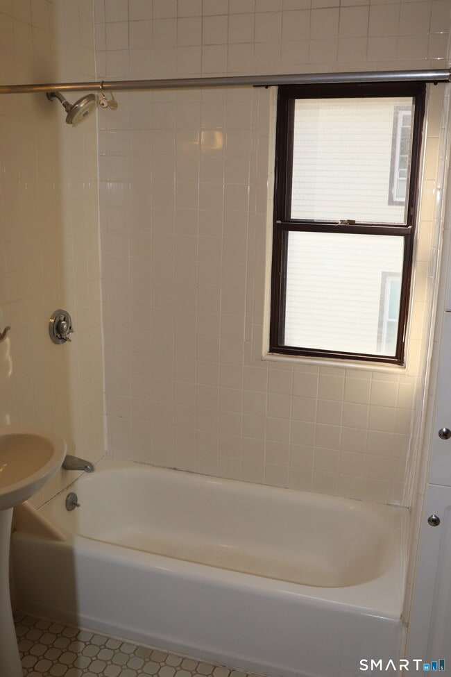 Building Photo - 60 Nesbit Ave