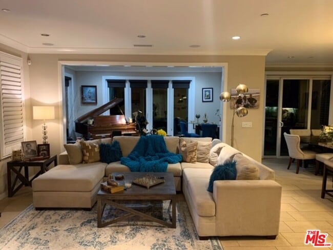 Building Photo - 51 Ivory Petal