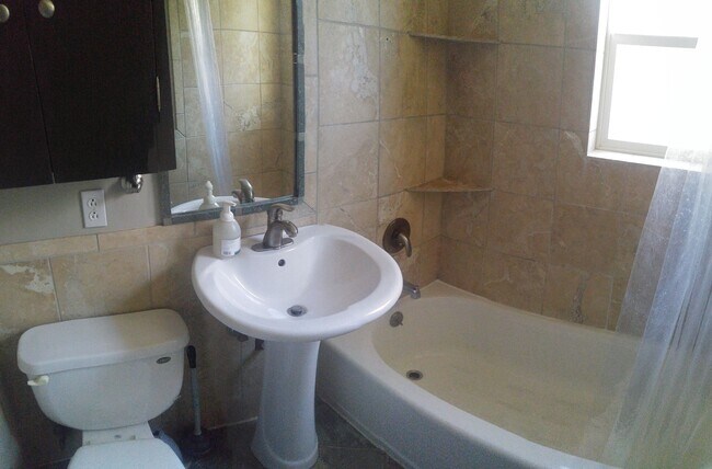 Bathroom - 524 S 900 E
