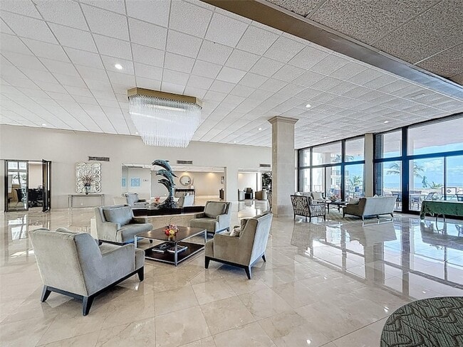 Building Photo - 1147 Hillsboro Mile Unit 506