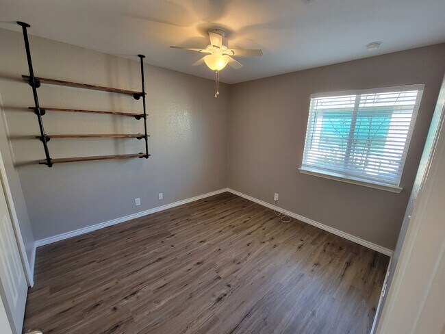 Building Photo - 2123 Wiltshire Dr