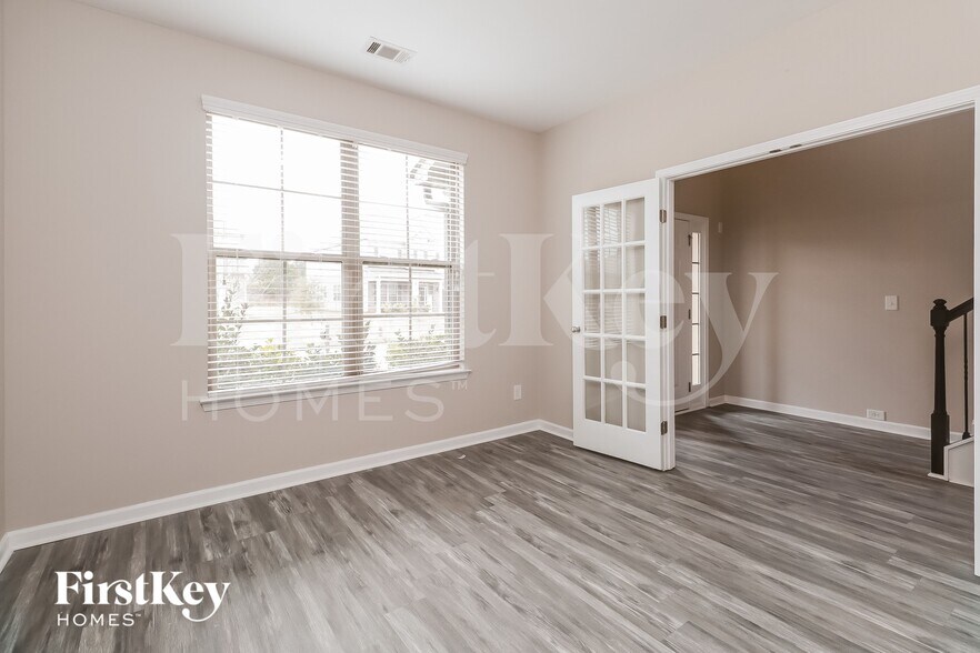 Building Photo - 175 Craines View