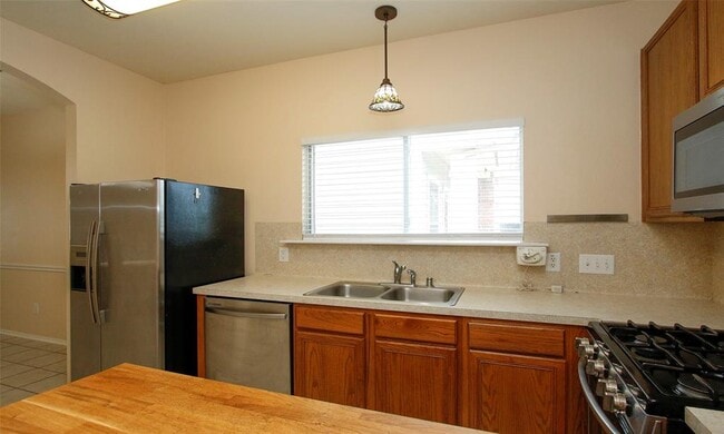 Building Photo - 3902 Mossy Pl Ln
