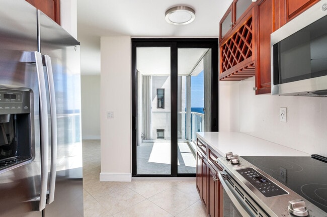 Building Photo - 1000 S Ocean Blvd