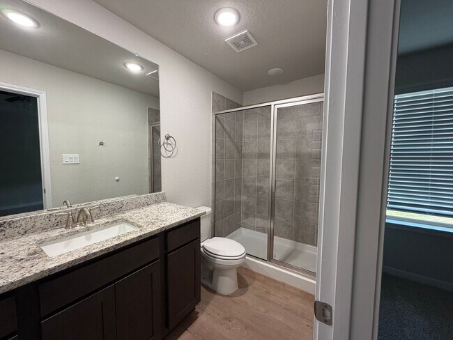 Building Photo - Modern 3/2 Townhome in NBTX