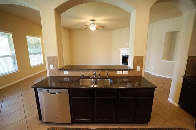 Building Photo - 1067 Cedar Lake Ct