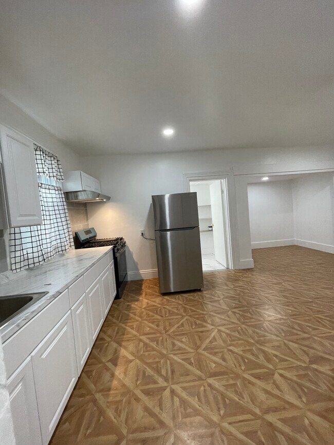 Building Photo - 86 Maplewood Ave