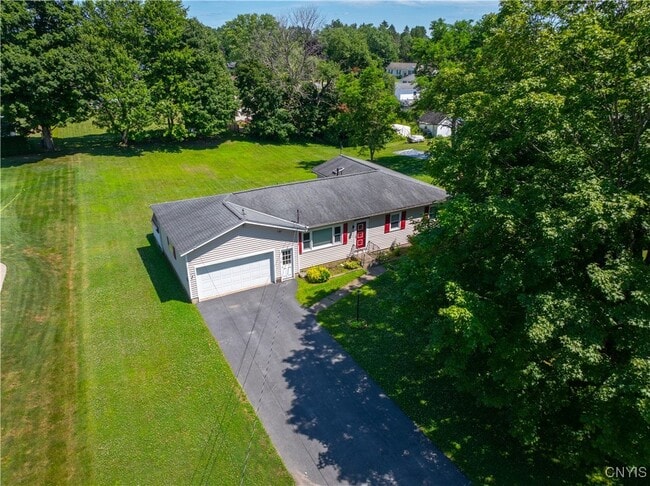 Building Photo - 8686 Maple Ln