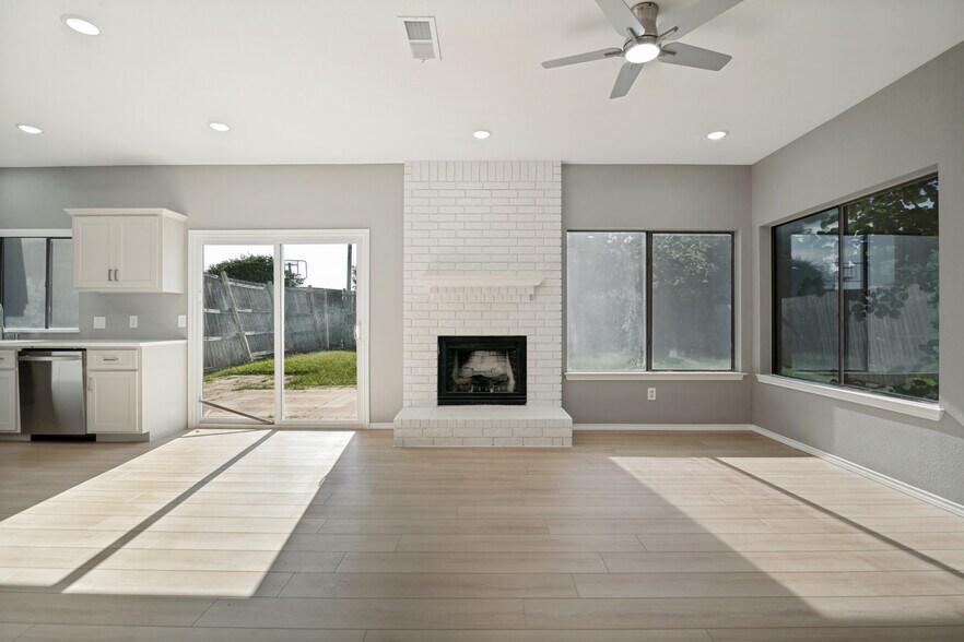 Den Living Space - 2700 Cornell Dr