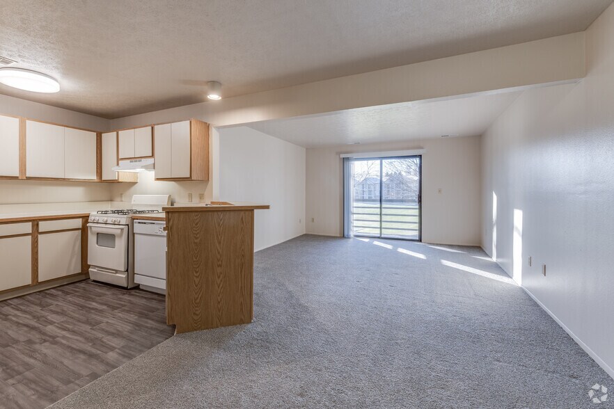 Primary Photo - Emerald Park Apartments