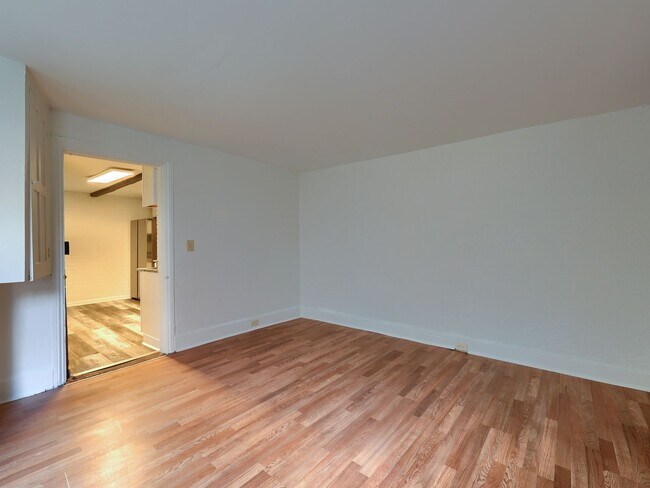Building Photo - 127 Herr St