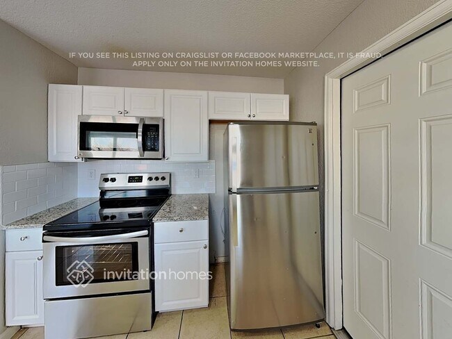 Building Photo - 21337 E Aberdeen Dr