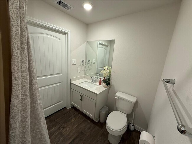 Building Photo - 300 Belmont Pl