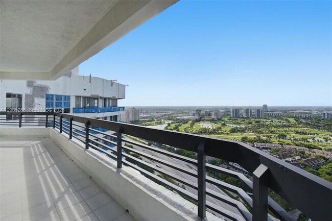 Building Photo - 3500 Mystic Pointe Dr